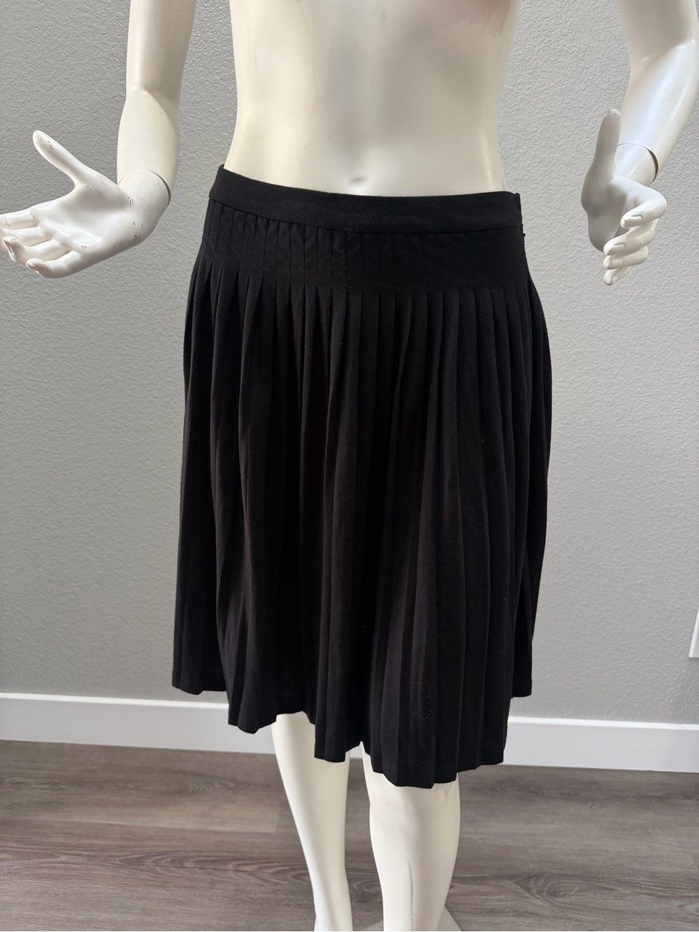 Vera Wang Black Pleated Skater Skirt